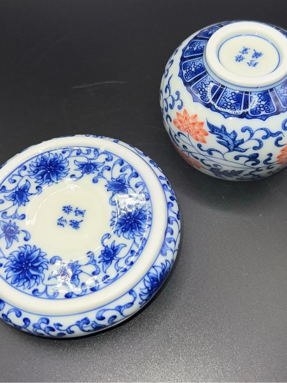 Set of 2 Chinese  porcelain tea container with lids